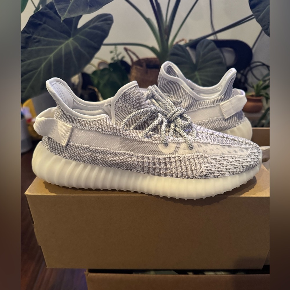 Yeezy 350 boost v2 in white
